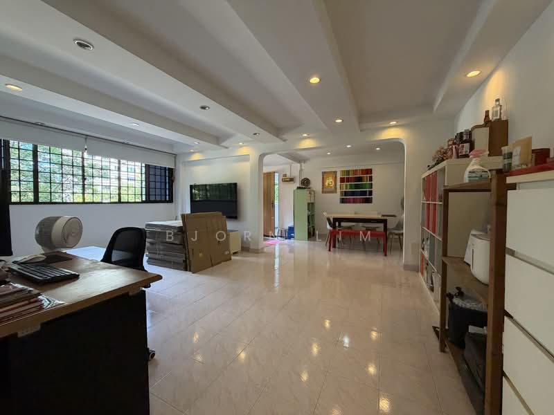 449 Tampines Street 42, 449 Tampines Street 42, 3 Bedrooms, 1,313 sqft, HDB Flat For Sale, by Bjorn Lim, 500218763 - Living Room - PropertyGuru.com.sg