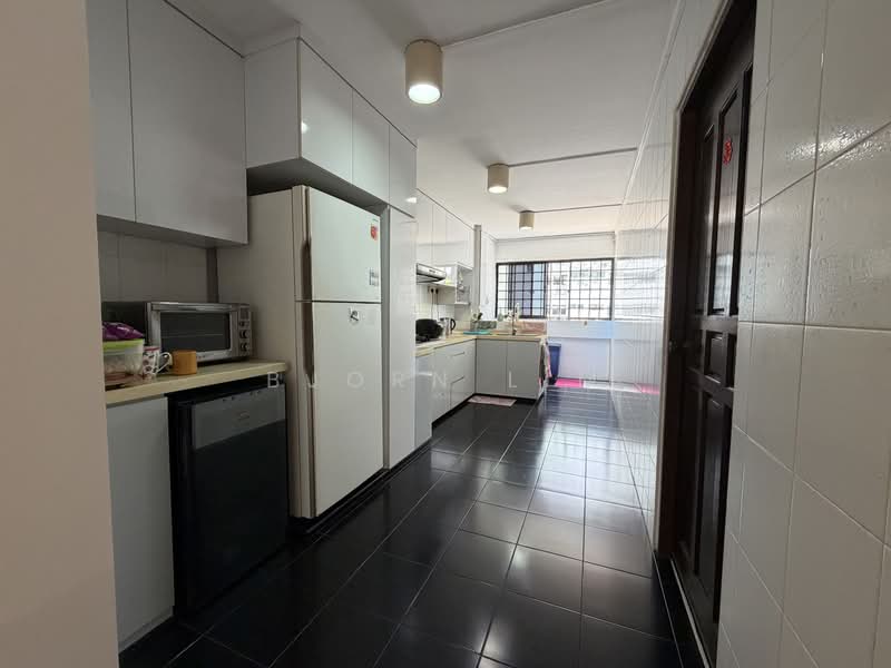 449 Tampines Street 42, 449 Tampines Street 42, 3 Bedrooms, 1,313 sqft, HDB Flat For Sale, by Bjorn Lim, 500218763 - Kitchen - PropertyGuru.com.sg