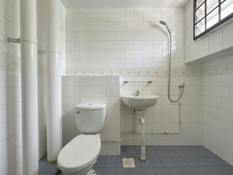 347 Tampines Street 33, 347 Tampines Street 33, 3 Bedrooms, 1,141 sqft, HDB Flat For Sale, by Elizabeth Chua, 500218765 - Bathroom - PropertyGuru.com.sg