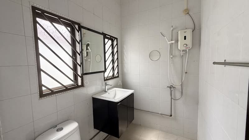 56 Eng Hoon Street, 56 Eng Hoon Street, 2 Bedrooms, 829 sqft, Walk-up Apartment For Rent, by Sonia Ong, 500218771 - Bathroom - PropertyGuru.com.sg