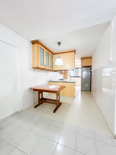 601 Hougang Avenue 4, 601 Hougang Avenue 4, 3 Bedrooms, 904 sqft, HDB Flat For Sale, by Rayne Chua 蔡美慧, 500218773 - Kitchen - PropertyGuru.com.sg
