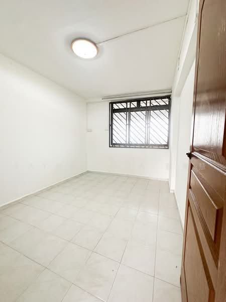 601 Hougang Avenue 4, 601 Hougang Avenue 4, 3 Bedrooms, 904 sqft, HDB Flat For Sale, by Rayne Chua 蔡美慧, 500218773 - Bedroom - PropertyGuru.com.sg