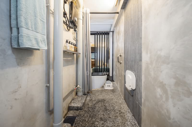 93 Jalan Dua, 93 Jalan Dua, 1 Bedroom, 667 sqft, HDB Flat For Rent, by David Wang, 500218778 - Bathroom - PropertyGuru.com.sg