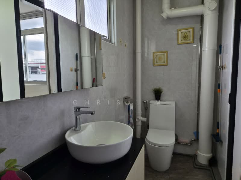 412 Tampines Street 41, 412 Tampines Street 41, 2 Bedrooms, 743 sqft, HDB Flat For Sale, by Chris Lim, 500218781 - Bathroom - PropertyGuru.com.sg