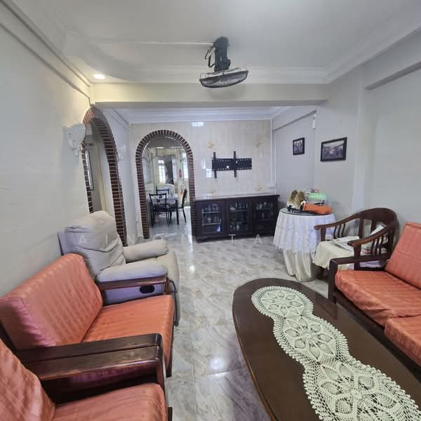 31 Marine Crescent, 31 Marine Crescent, 2 Bedrooms, 699 sqft, HDB Flat For Sale, by Ainon Talib, 500218782 - Living Room - PropertyGuru.com.sg