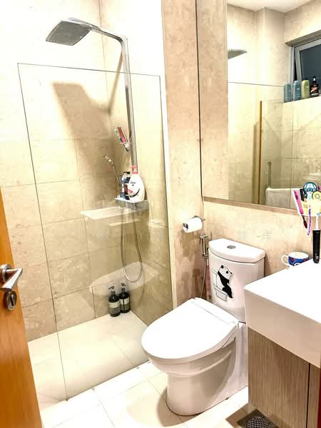 Duplex Penthouse Within 1KM of Raffles Girls Primary & Nanyang Primary School!, , 3 Bedrooms, 1,367 sqft, Condominium For Sale, by Chen Yang 陈洋, 500218783 - Bathroom - PropertyGuru.com.sg