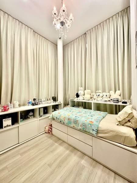 Duplex Penthouse Within 1KM of Raffles Girls Primary & Nanyang Primary School!, , 3 Bedrooms, 1,367 sqft, Condominium For Sale, by Chen Yang 陈洋, 500218783 - Bedroom - PropertyGuru.com.sg