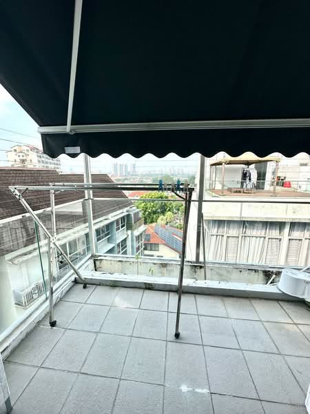 Duplex Penthouse Within 1KM of Raffles Girls Primary & Nanyang Primary School!, , 3 Bedrooms, 1,367 sqft, Condominium For Sale, by Chen Yang 陈洋, 500218783 - Balcony - PropertyGuru.com.sg