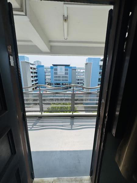 47 Marine Crescent, 47 Marine Crescent, East Coast / Marine Parade, 2 Bedrooms, 700 sqft, HDB Flat For Sale, by Wendy Chia, 500218803 - Corridor Sun won’t come in to the unit - PropertyGuru.com.sg