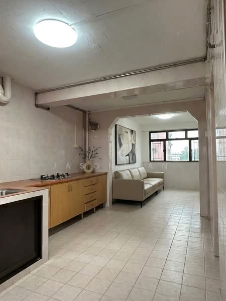 2 Jalan Bukit Merah, 2 Jalan Bukit Merah, Alexandra / Commonwealth, 2 Bedrooms, 786 sqft, HDB Flat For Sale, by Jason Tan, 500218812 - Open concept kitchen (staged) - PropertyGuru.com.sg