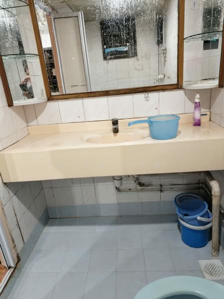 327 Sembawang Crescent, 327 Sembawang Crescent, Room Rental, 120 sqft, HDB Flat For Rent, by Glen Ong, 500218814 - Bathroom - PropertyGuru.com.sg