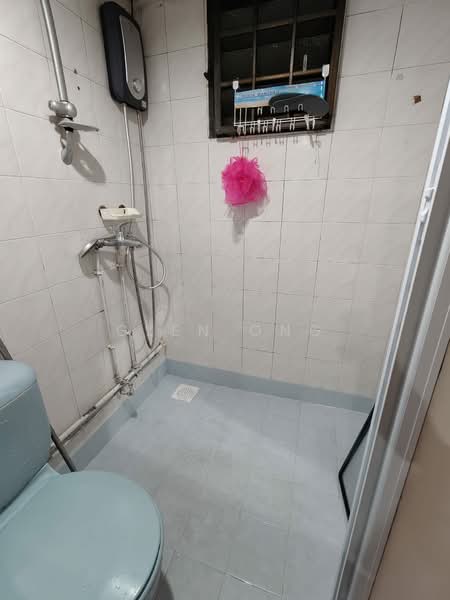 327 Sembawang Crescent, 327 Sembawang Crescent, Room Rental, 120 sqft, HDB Flat For Rent, by Glen Ong, 500218814 - Bathroom - PropertyGuru.com.sg