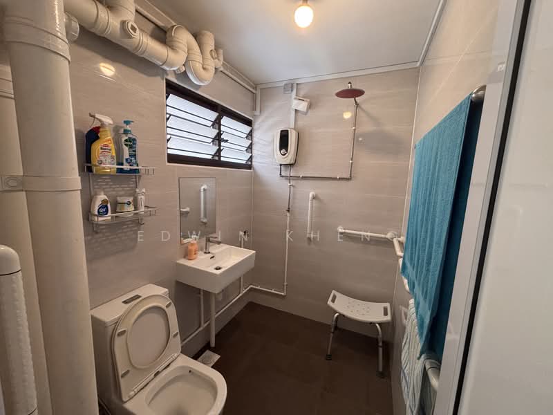 288 Choa Chu Kang Avenue 3, 288 Choa Chu Kang Avenue 3, 3 Bedrooms, 1,227 sqft, HDB Flat For Rent, by Edwin Kheng, 500218816 - Bathroom - PropertyGuru.com.sg