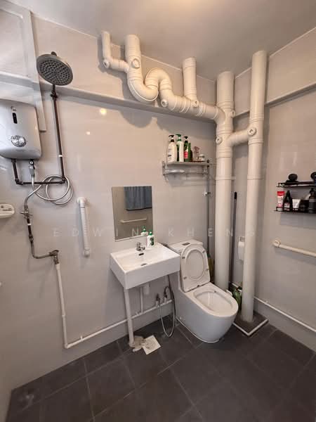 288 Choa Chu Kang Avenue 3, 288 Choa Chu Kang Avenue 3, 3 Bedrooms, 1,227 sqft, HDB Flat For Rent, by Edwin Kheng, 500218816 - Bathroom - PropertyGuru.com.sg
