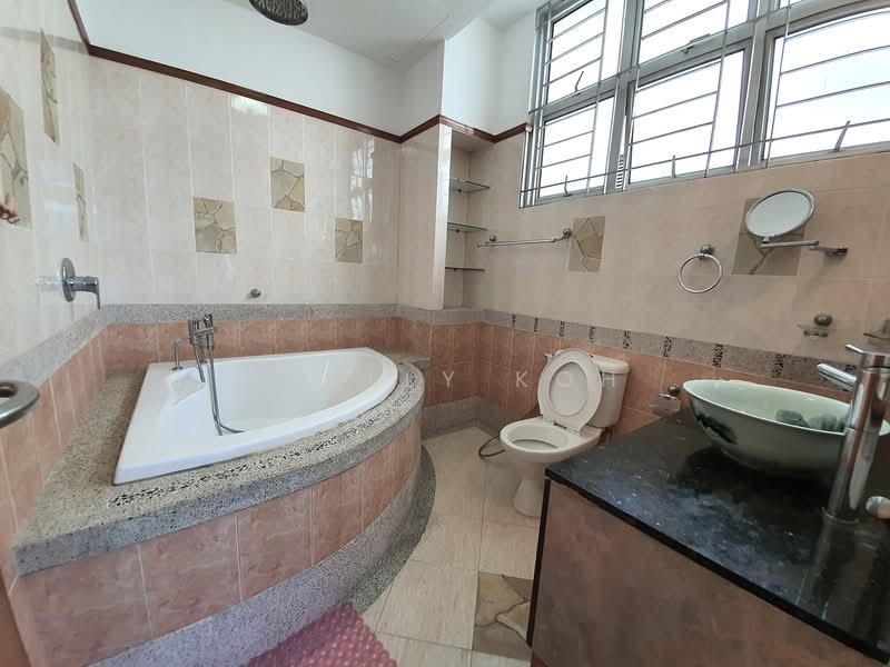 Tavistock Avenue - Serangoon Garden Estate, Tavistock Avenue, 6 Bedrooms, 5,600 sqft, Semi-Detached House For Rent, by Shelly Koh, 500218819 - Bathroom - PropertyGuru.com.sg