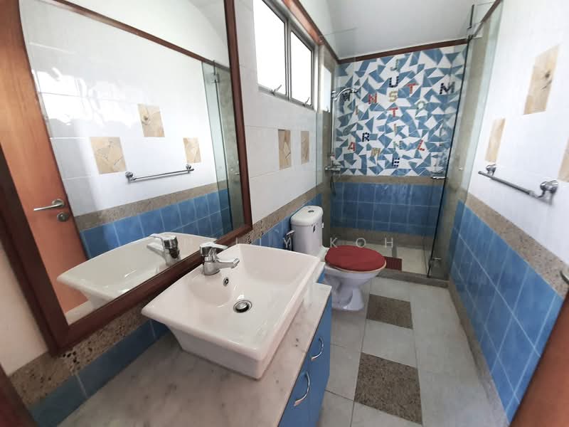 Tavistock Avenue - Serangoon Garden Estate, Tavistock Avenue, 6 Bedrooms, 5,600 sqft, Semi-Detached House For Rent, by Shelly Koh, 500218819 - Bathroom - PropertyGuru.com.sg