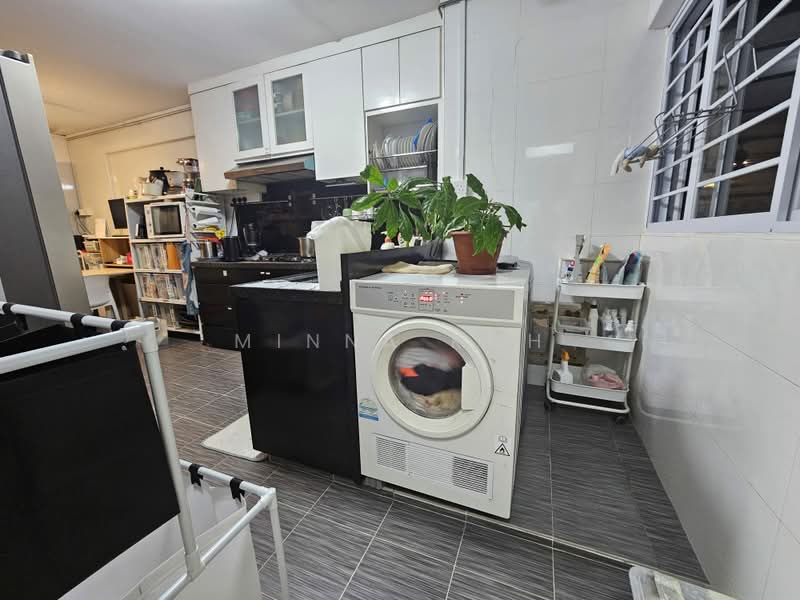 331 Clementi Avenue 2, 331 Clementi Avenue 2, 3 Bedrooms, 990 sqft, HDB Flat For Sale, by Minna Koh, 500218821 - Kitchen - PropertyGuru.com.sg