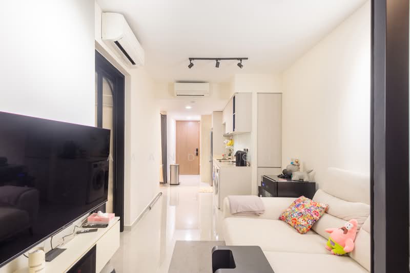 Whistler Grand, 107 West Coast Vale, 1 Bedroom, 506 sqft, Condominium For Sale, by Amanda Goh, 500218822 - Living Room - PropertyGuru.com.sg