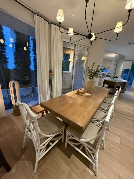 GOOD DEAL! Reno 3 Storey Semi-D @ French Colonial styled semi D / Kovan Estate / Kovan MRT, Highland Close Highland Walk Kovan MRT Jansen Close Highland Road Hillside Drive Kovan Road, 4 Bedrooms, 4,500 sqft, Semi-Detached House For Sale, by Ashley Wong Hui Min (黄鏸慜), 500218823 - Dining Room - PropertyGuru.com.sg