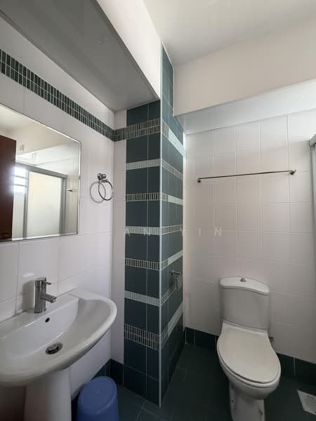 38A Bendemeer Road, 38A Bendemeer Road, 3 Bedrooms, 958 sqft, HDB Flat For Sale, by Sean Yin, 500218842 - Bathroom - PropertyGuru.com.sg