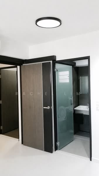 490B Choa Chu Kang Avenue 5, 490B Choa Chu Kang Avenue 5, 2 Bedrooms, 732 sqft, HDB Flat For Sale, by Rachel Lim, 500218860 - Bathroom - PropertyGuru.com.sg