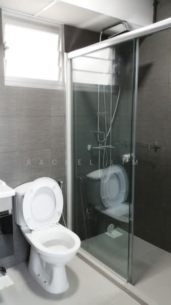 490B Choa Chu Kang Avenue 5, 490B Choa Chu Kang Avenue 5, 2 Bedrooms, 732 sqft, HDB Flat For Sale, by Rachel Lim, 500218860 - Bathroom - PropertyGuru.com.sg