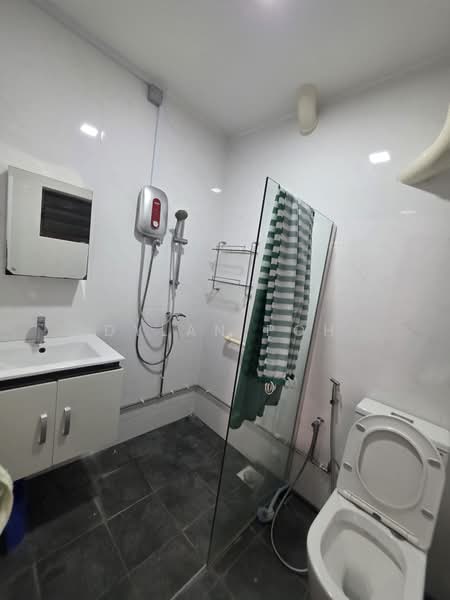 833 Yishun Street 81, 833 Yishun Street 81, 3 Bedrooms, 1,152 sqft, HDB Flat For Rent, by Dylan Poh, 500218862 - Bathroom - PropertyGuru.com.sg