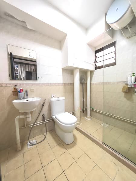 980D Buangkok Crescent, 980D Buangkok Crescent, 3 Bedrooms, 1,184 sqft, HDB Flat For Sale, by Prasath S, 500218863 - Bathroom - PropertyGuru.com.sg