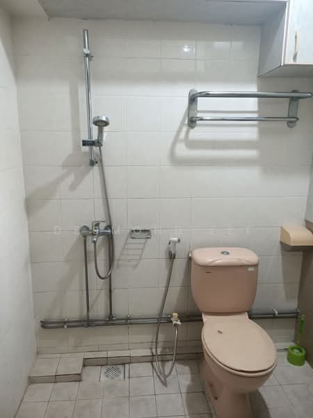 334 Sembawang Close, 334 Sembawang Close, Room Rental, 100 sqft, HDB Flat For Rent, by Desmond Lee, 500218867 - Bathroom - PropertyGuru.com.sg