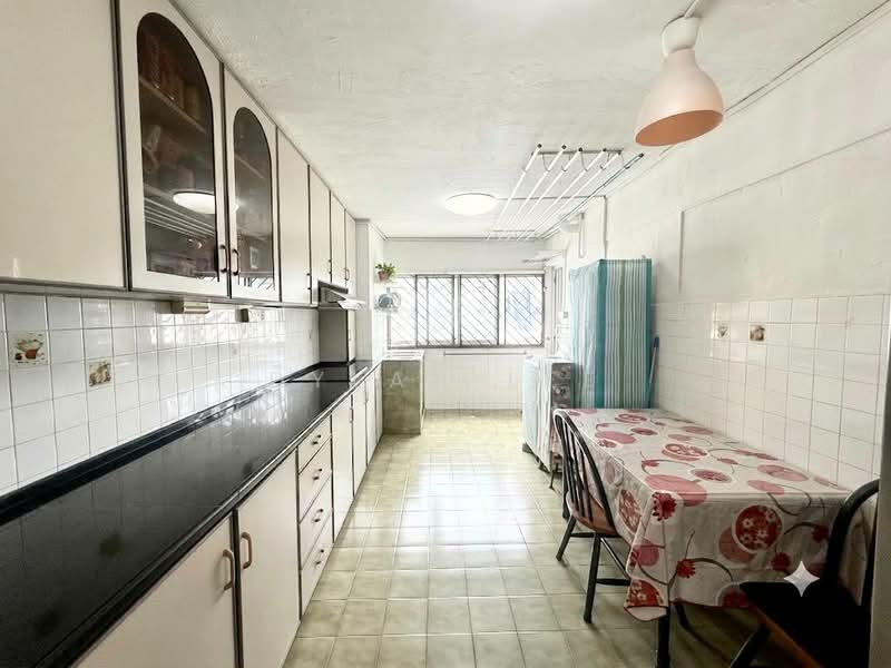 212 Ang Mo Kio Avenue 3, 212 Ang Mo Kio Avenue 3, 2 Bedrooms, 721 sqft, HDB Flat For Sale, by Dylan Lee, 500218874 - Kitchen - PropertyGuru.com.sg