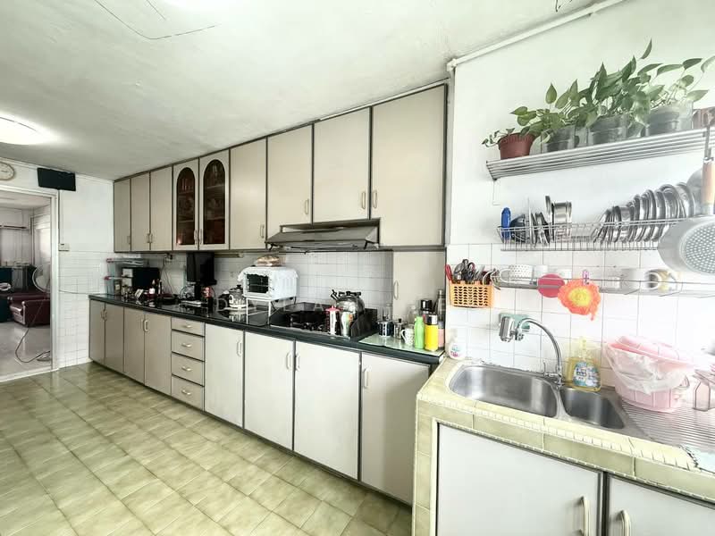 212 Ang Mo Kio Avenue 3, 212 Ang Mo Kio Avenue 3, 2 Bedrooms, 721 sqft, HDB Flat For Sale, by Dylan Lee, 500218874 - Kitchen - PropertyGuru.com.sg