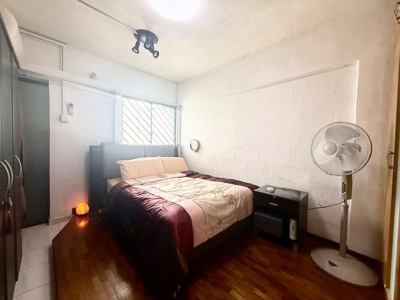 212 Ang Mo Kio Avenue 3, 212 Ang Mo Kio Avenue 3, 2 Bedrooms, 721 sqft, HDB Flat For Sale, by Dylan Lee, 500218874 - Bedroom - PropertyGuru.com.sg