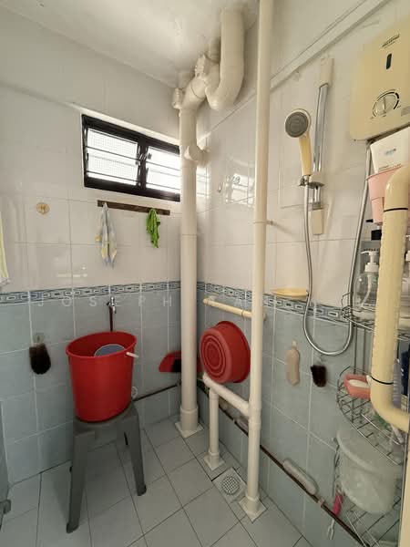 6 Hougang Avenue 3, 6 Hougang Avenue 3, 2 Bedrooms, 635 sqft, HDB Flat For Sale, by Joseph Tan Y H, 500218875 - Bathroom - PropertyGuru.com.sg