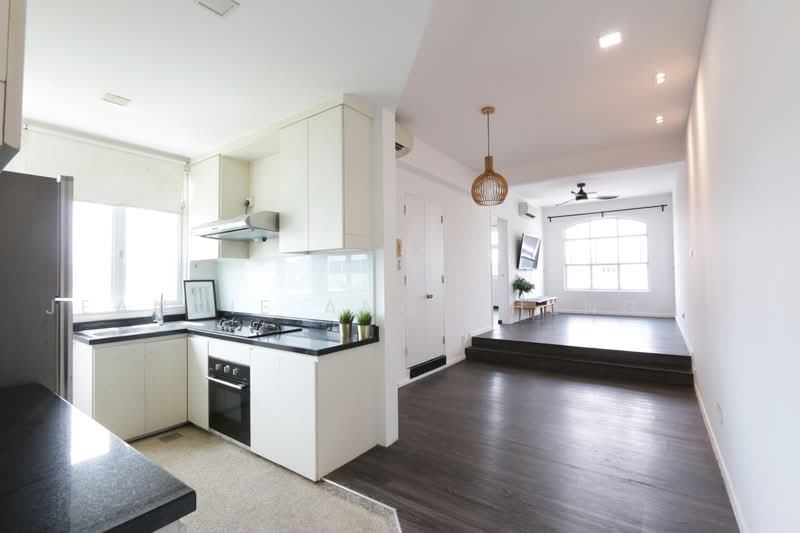 Tembeling Mansions, 230 Tembeling Road, 3 Bedrooms, 1,087 sqft, Apartment For Sale, by Jeannie Ang Cheng Li, 500218882 - Kitchen - PropertyGuru.com.sg