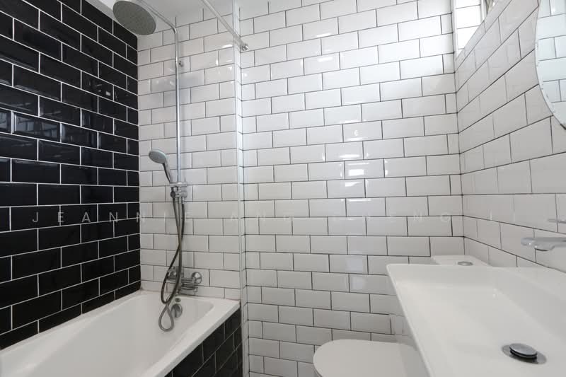 Tembeling Mansions, 230 Tembeling Road, 3 Bedrooms, 1,087 sqft, Apartment For Sale, by Jeannie Ang Cheng Li, 500218882 - Bathroom - PropertyGuru.com.sg