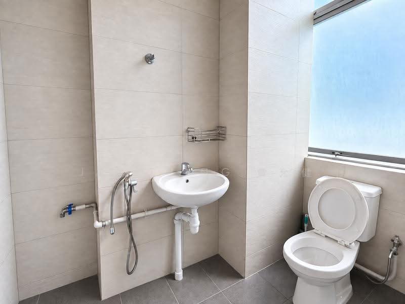 Wcega Plaza, 1 Bukit Batok Crescent, Dairy Farm / Bukit Panjang / Choa Chu Kang, 1,632 sqft, Factory / Workshop (B2) For Rent, by Javier Ng 黄允健, 500218915 - Bathroom - CommercialGuru.com.sg