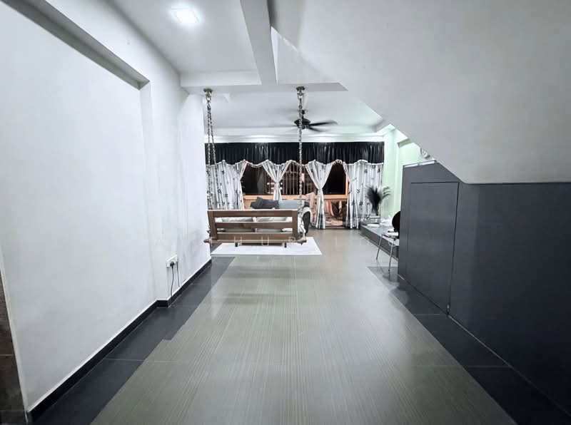 407 Jurong West Street 42, 407 Jurong West Street 42, 4 Bedrooms, 1,615 sqft, HDB Flat For Sale, by Arthur Loo, 500218919 - Living Room - PropertyGuru.com.sg