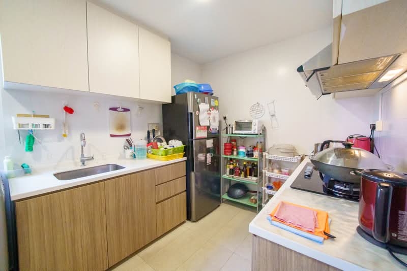 Lake Life, 4 Tao Ching Road, 4 Bedrooms, 1,249 sqft, Executive Condominium For Sale, by CLARENCE LIANG, 500218937 - Kitchen - PropertyGuru.com.sg