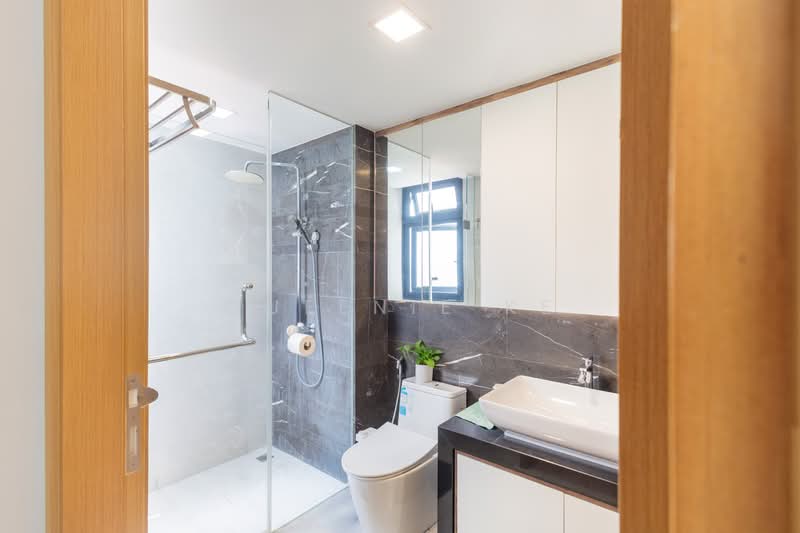 River Isles, Punggol Central, 3 Bedrooms, 947 sqft, Condominium For Sale, by Queenie Ke, 500218943 - Bathroom - PropertyGuru.com.sg
