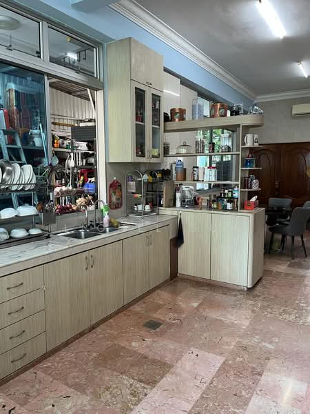 Jalan Siap, , 8 Bedrooms, 6,500 sqft, Detached House For Rent, by Lionel Goh, 500218946 - Kitchen - PropertyGuru.com.sg
