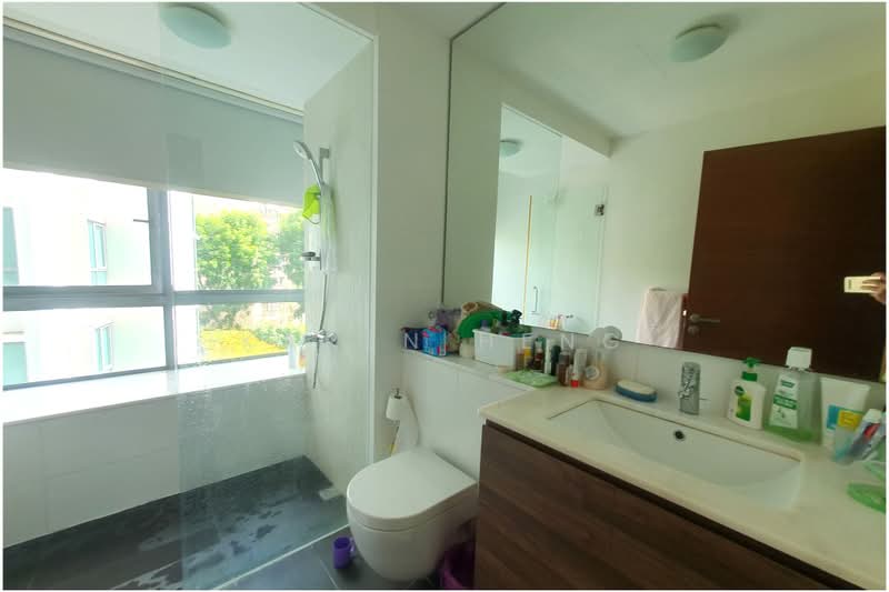 Double Bay Residences, 19B Simei Street 4, 3 Bedrooms, 1,001 sqft, Condominium For Rent, by Karen Heng, 500218958 - Bathroom - PropertyGuru.com.sg