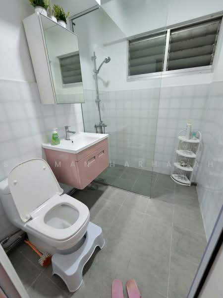 450 Pasir Ris Drive 6, 450 Pasir Ris Drive 6, 3 Bedrooms, 1,120 sqft, HDB Flat For Rent, by Suliman Harharah, 500218960 - Bathroom - PropertyGuru.com.sg