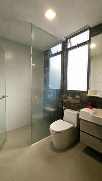 The Luxurie, 11 Compassvale Road, 2 Bedrooms, 1,109 sqft, Condominium For Rent, by Chris Tan, 500218962 - Bathroom - PropertyGuru.com.sg