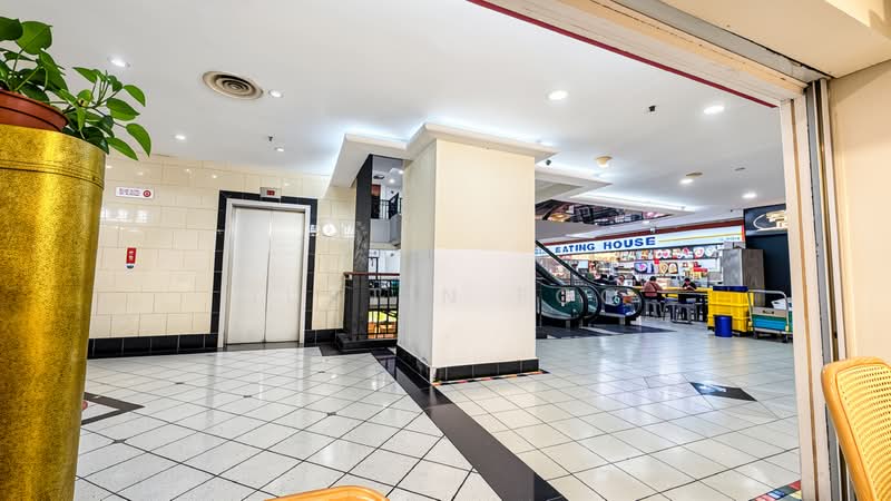 Parklane Shopping Mall, 35 Selegie Road, 979 sqft, Food & Beverage For Sale, by Justin Foo, 500218963 - Lobby - CommercialGuru.com.sg
