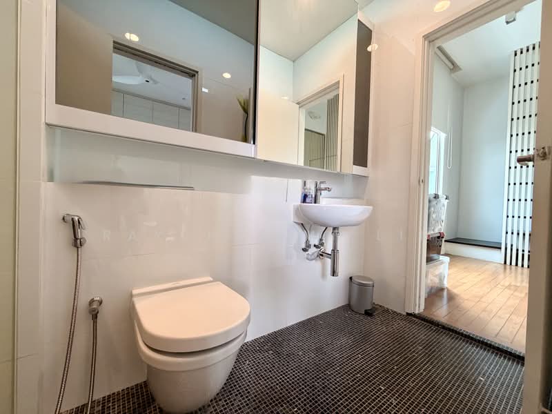 Kingsville, King's Drive, 6 Bedrooms, 4,000 sqft, Semi-Detached House For Sale, by Raycher MF Lim, 500218964 - Bathroom - PropertyGuru.com.sg