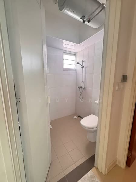 440A Clementi Avenue 3, 440A Clementi Avenue 3, 2 Bedrooms, 990 sqft, HDB Flat For Rent, by Peggy Ong, 500218966 - Bathroom - PropertyGuru.com.sg