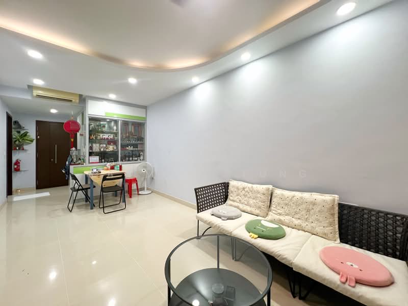 Watercolours, 31 Pasir Ris Link, 3 Bedrooms, 958 sqft, Condominium For Sale, by Raymond Tung, 500218971 - Living + Dining Area - PropertyGuru.com.sg