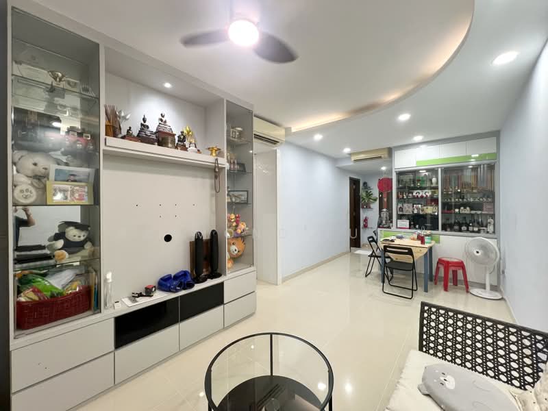 Watercolours, 31 Pasir Ris Link, 3 Bedrooms, 958 sqft, Condominium For Sale, by Raymond Tung, 500218971 - Living Hall Overview - PropertyGuru.com.sg