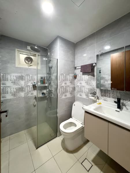 Watercolours, 31 Pasir Ris Link, 3 Bedrooms, 958 sqft, Condominium For Sale, by Raymond Tung, 500218971 - Common Bathroom - PropertyGuru.com.sg
