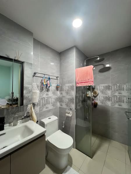 Watercolours, 31 Pasir Ris Link, 3 Bedrooms, 958 sqft, Condominium For Sale, by Raymond Tung, 500218971 - Master Bathroom - PropertyGuru.com.sg
